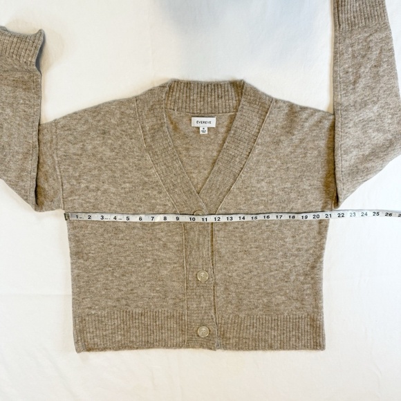 Evereve Anya Cardigan Sweater Size M Oatmeal Tan V-Neck Button Front Knit $108 - Picture 4 of 10